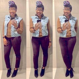 HOT! Size 8. H&M Skinny Jeans in Deep Purple. In good condition!